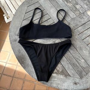Koana Black ribbed set